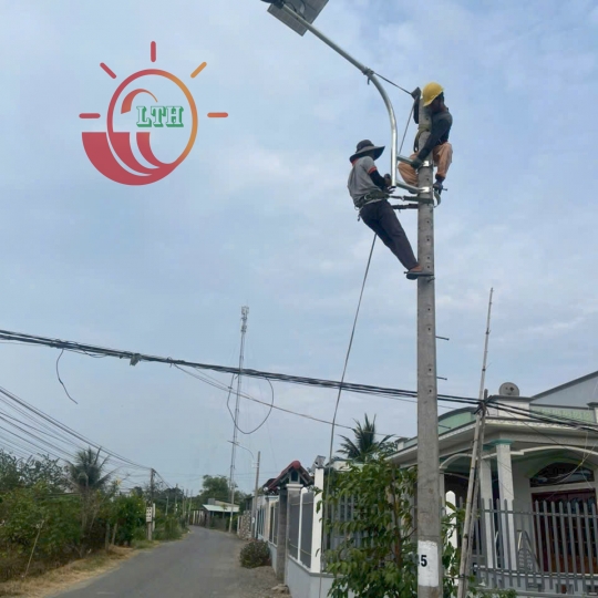 Đèn NLMT Công Trình MF600 Thế Hệ Mới